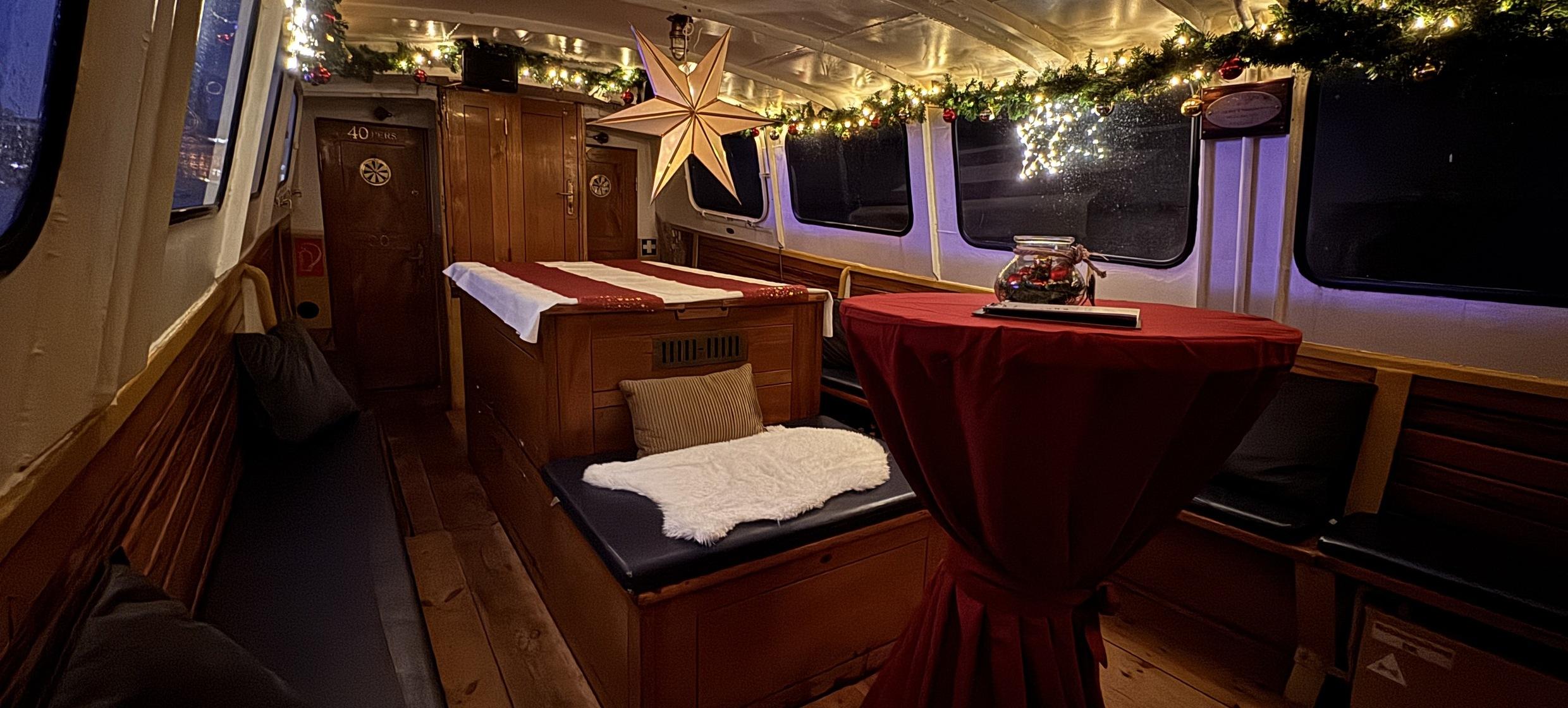 Weihnachtsfeier auf dem Schiff feiern 2