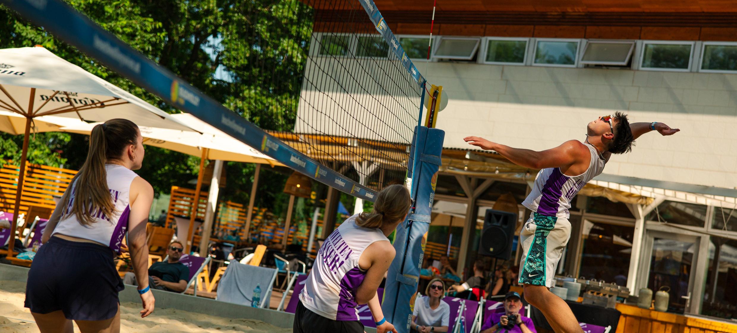 Tag am Strand - Firmenevents mit Urlaubsfeeling in Beachvolleywien / Wien 1