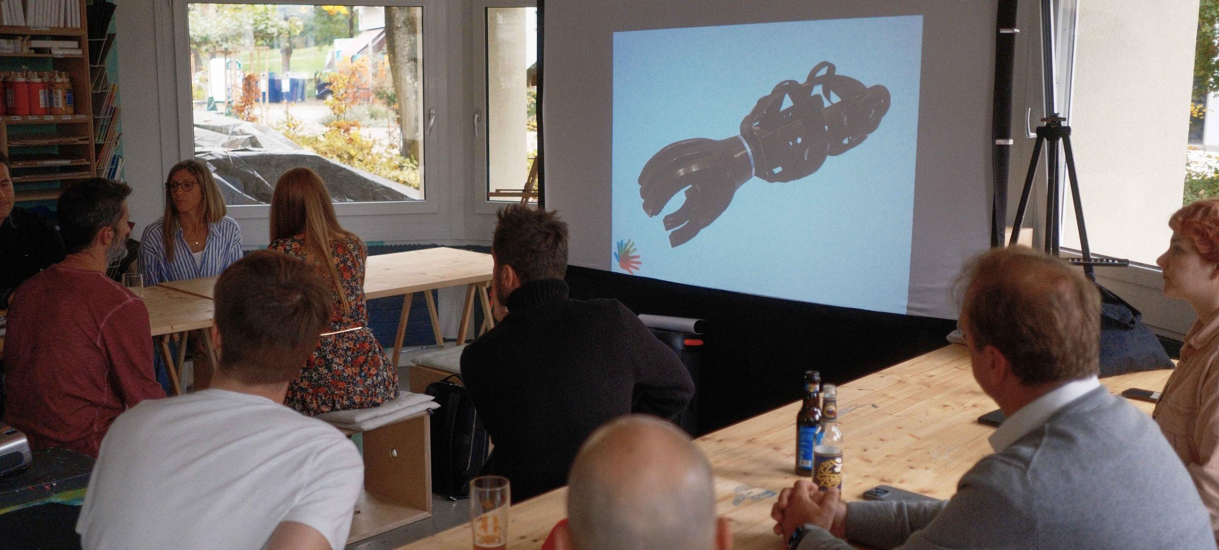 Handprothesen bauen – ein sinnvolles Teamevent voller Spaß 2