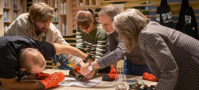 Handprothesen bauen – ein sinnvolles Teamevent voller Spaß in Chariteam 3