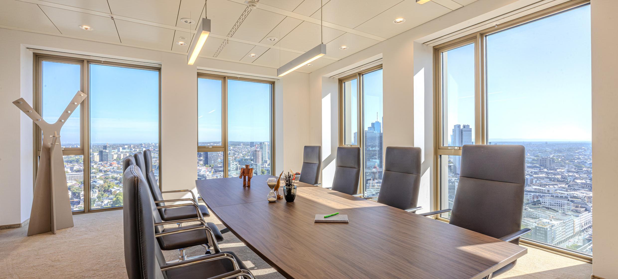 k1 BusinessClub Tower 185 8