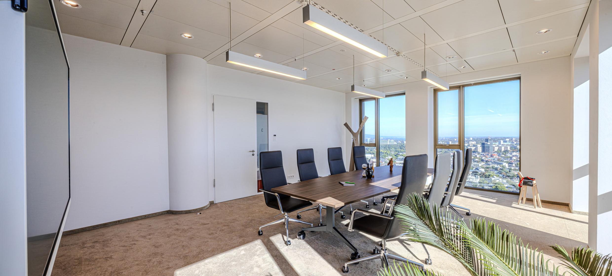 k1 BusinessClub Tower 185 9