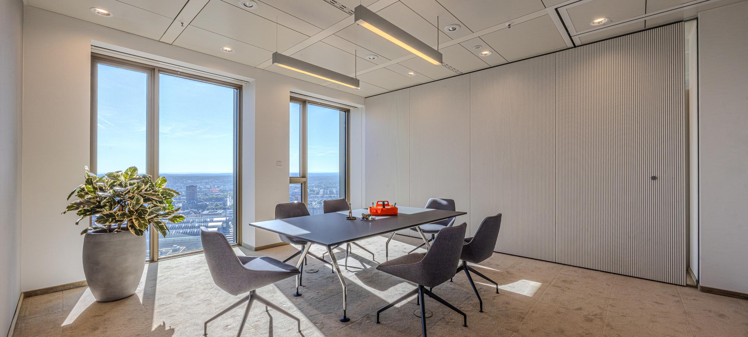 k1 BusinessClub Tower 185 13