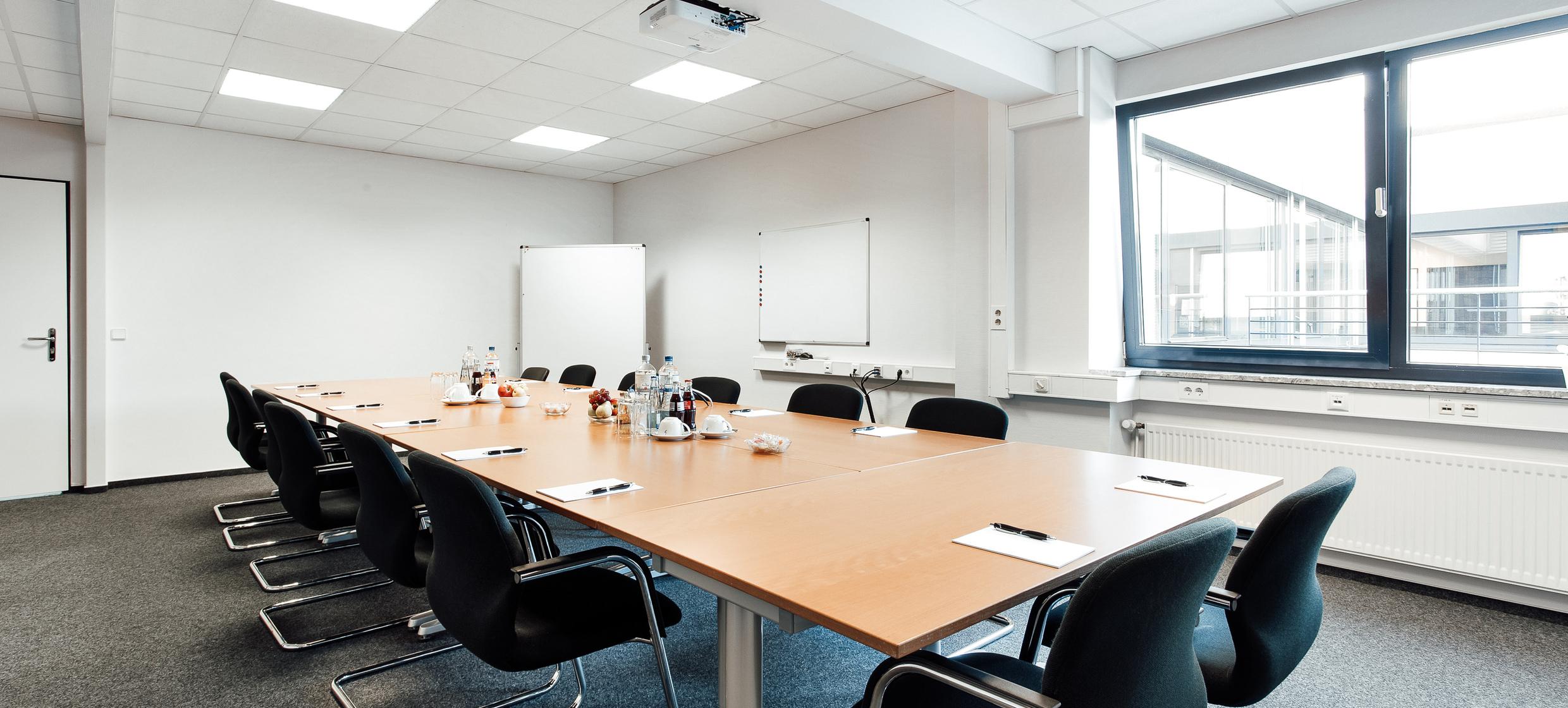 ABC Workspaces Hamburg Airport - Boardroom in Hamburg / Fuhlsbüttel 1
