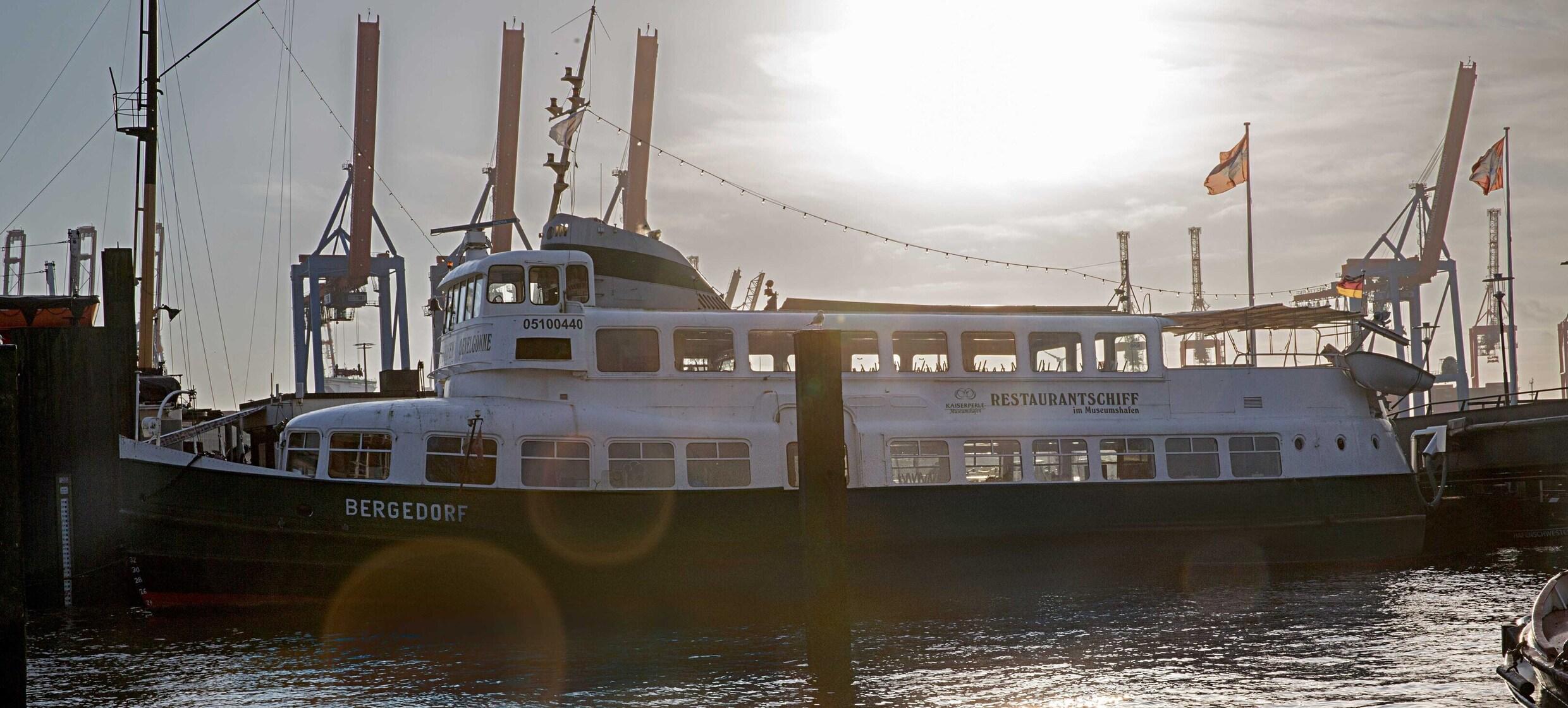 Kaiserperle Museumshafen in Hamburg 1