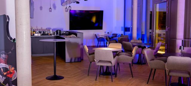 IRONsix Golf & Bar in Augsburg 4