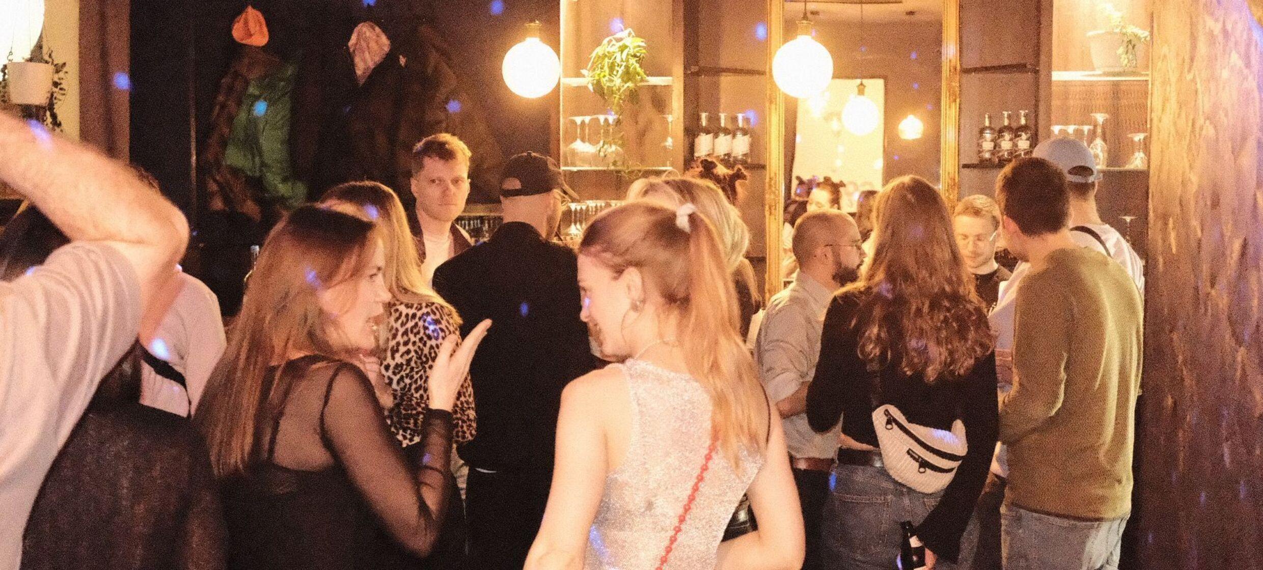 Afterwork: 100 Drinks aufs Haus – Die Firma lädt ein! in Das Tollkühn / Leipzig 1