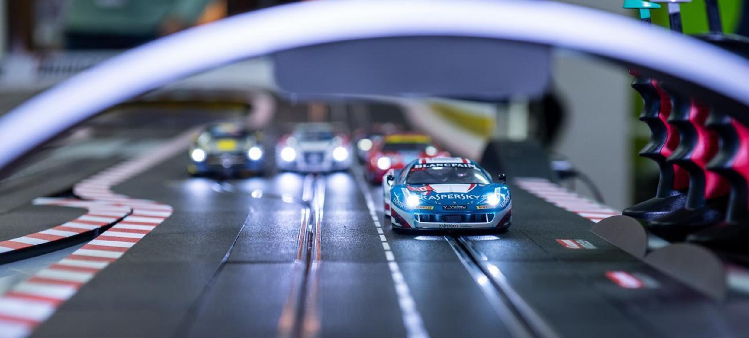 Carrera-Rennbahn im Logenhaus Carrera-Rennbahn im Logenhaus in Das Logenhaus / Berlin 1