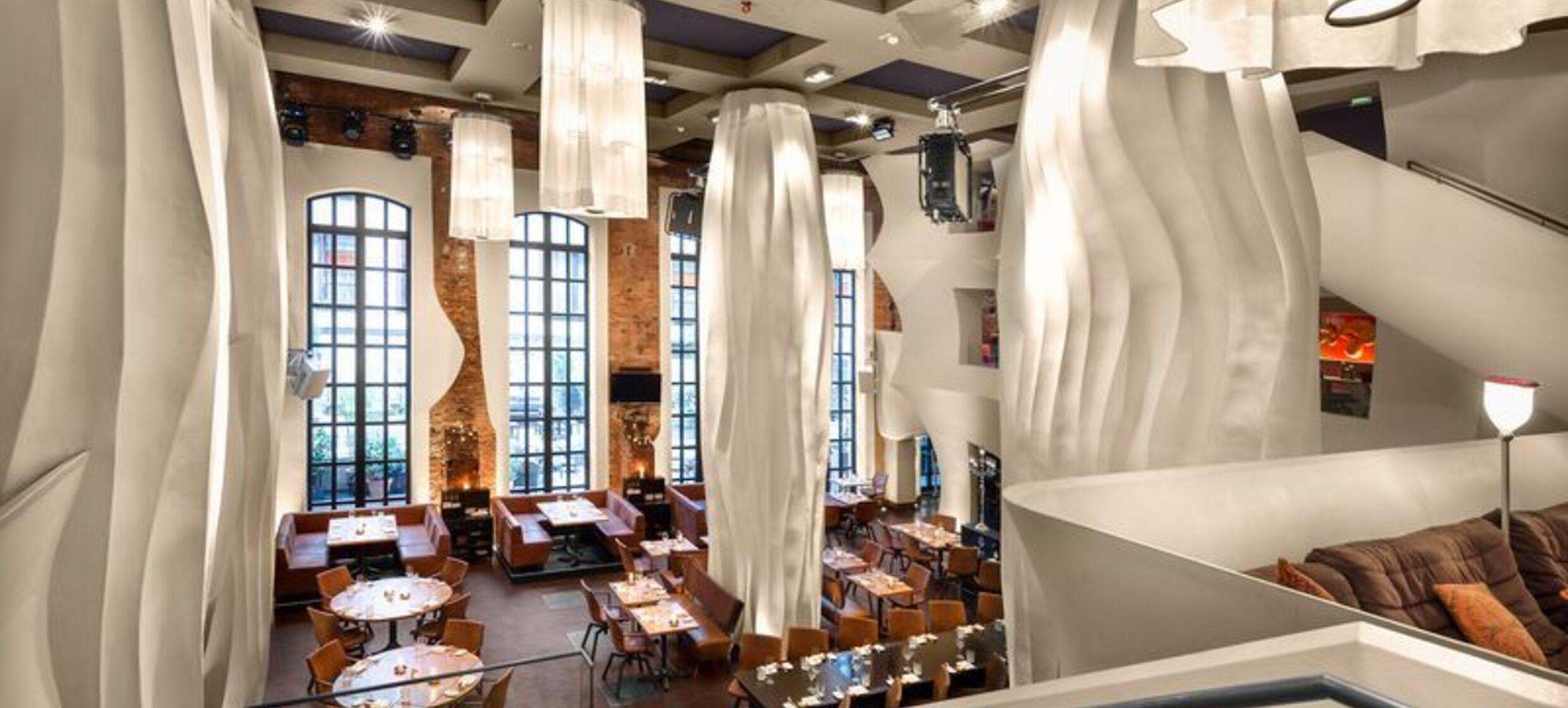 east Hotel & Restaurant Bar & Lounge 7