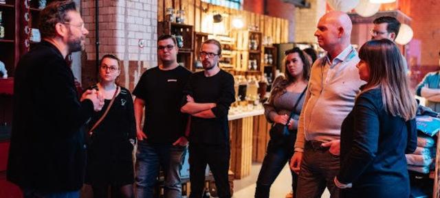 Kleine Schnapsgeschichte in der Mampe Manufaktur – englisch in Mampe Manufaktur / Berlin 2