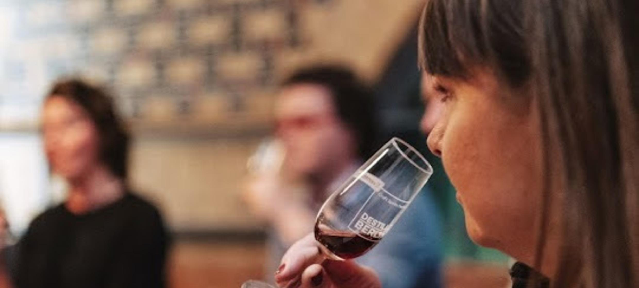 Kleine Schnapsgeschichte in der Mampe Manufaktur – englisch 3