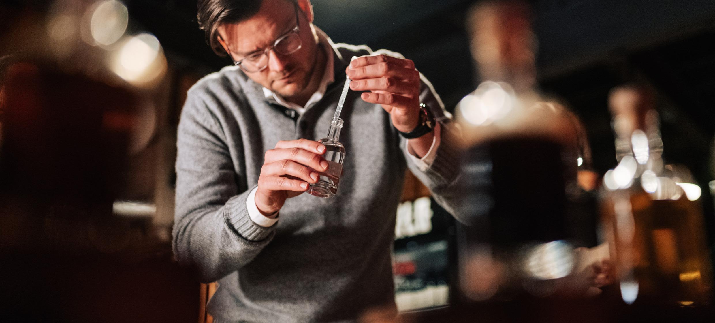 Kleine Schnapsgeschichte in der Mampe Manufaktur – englisch in Mampe Manufaktur / Berlin 1