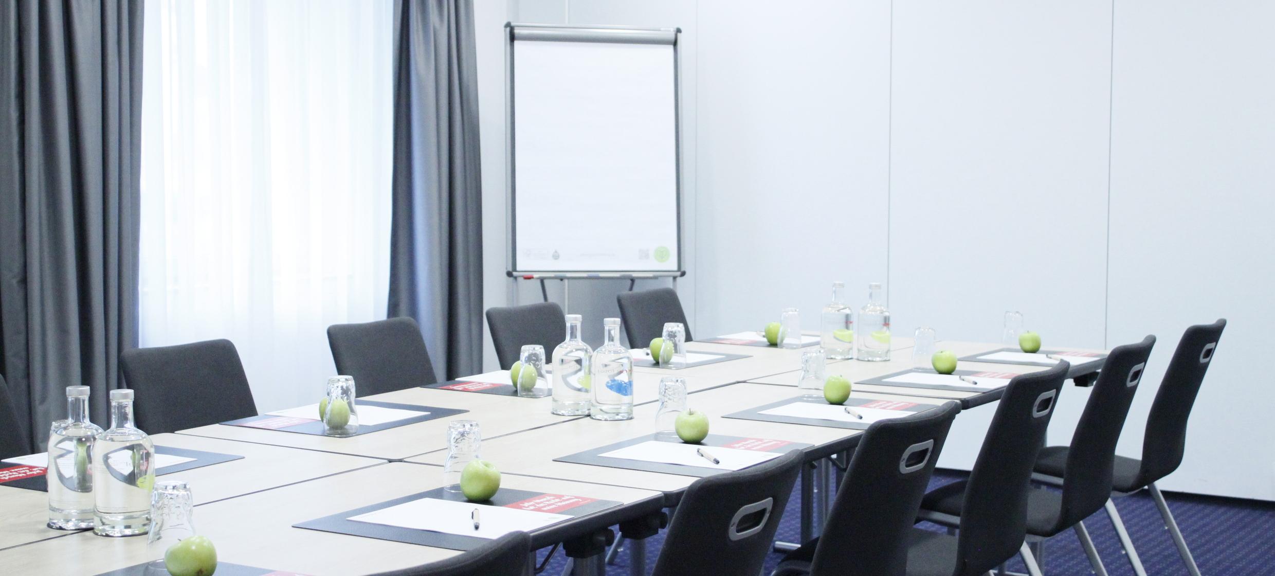 IntercityHotel Frankfurt Airport 6