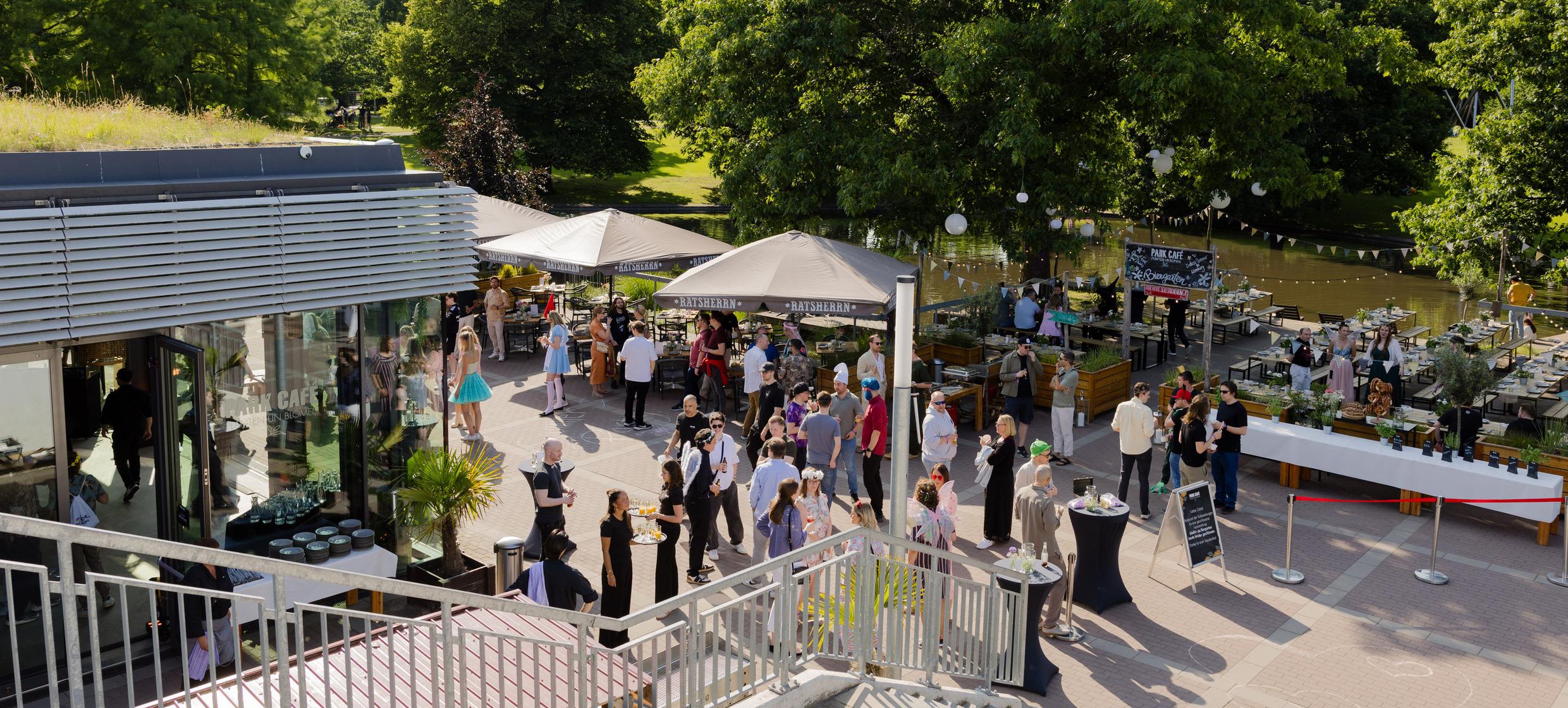 Firmen-Gathering oder Network-Event am Mittag in Park Café Planten un Blomen / Hamburg 1