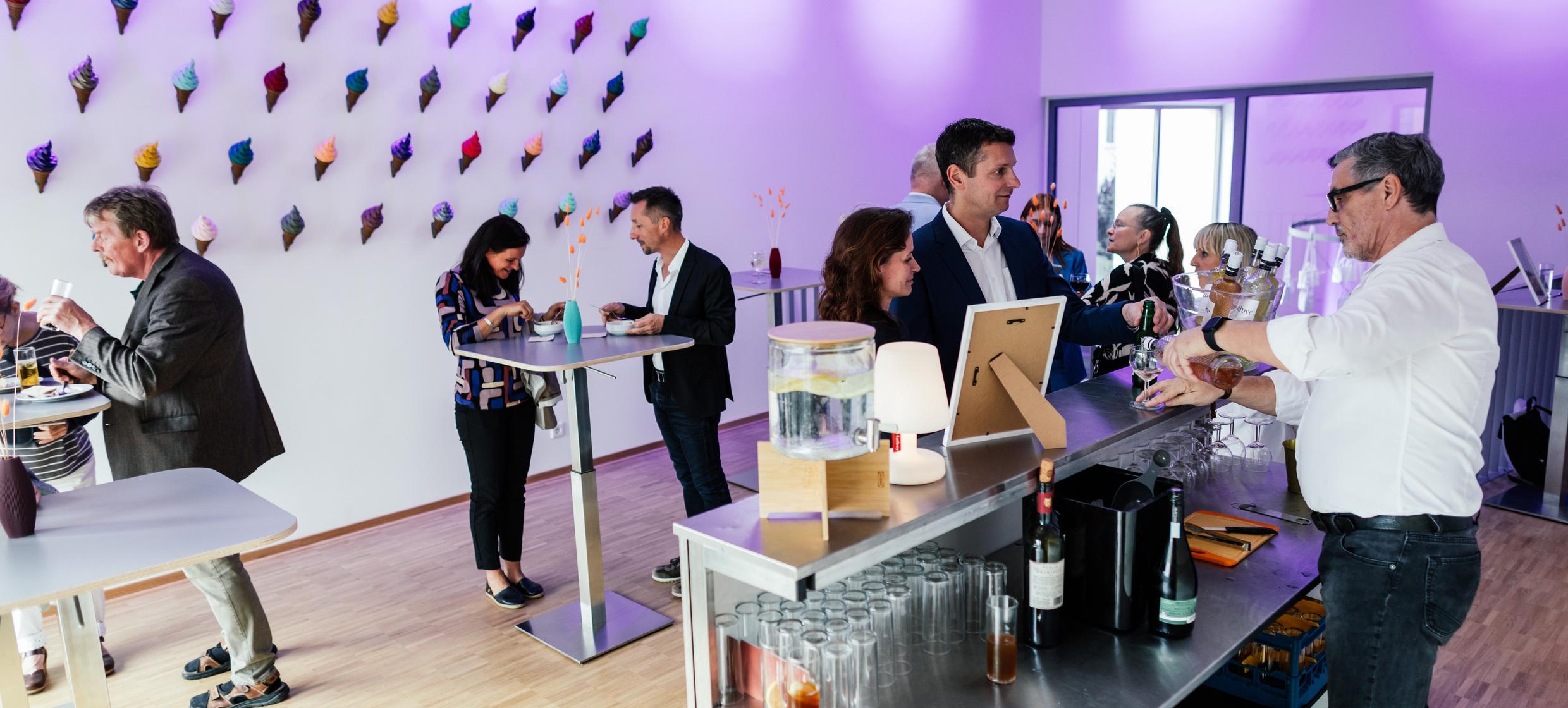 Gläserne 3D Fabrik Bistro 2