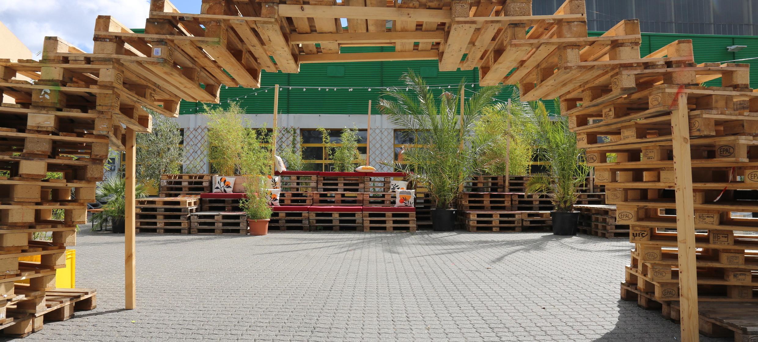 Urban Summer – 800m² Outdoor Oasis in Alte Paketposthalle / München 1