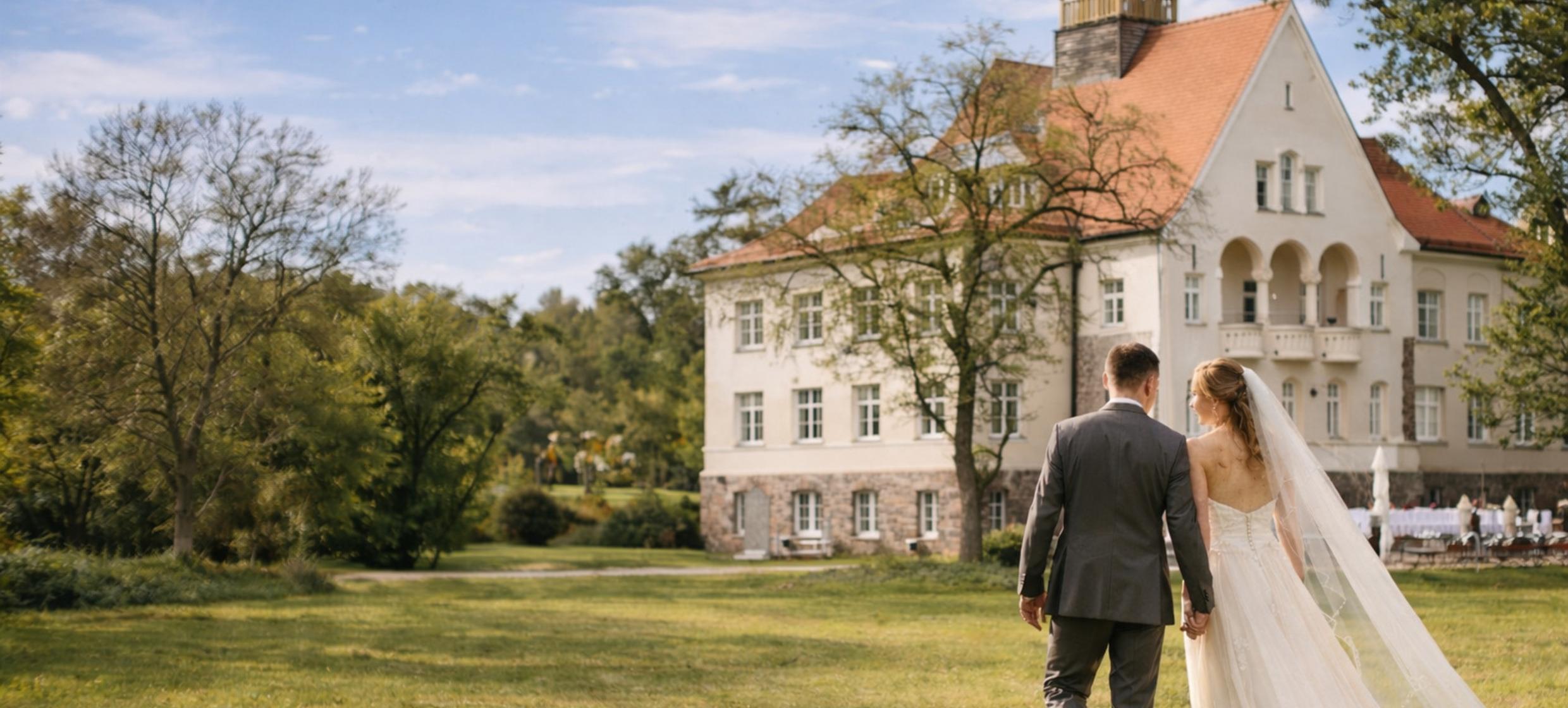 Trauung unter freiem Himmel und Hochzeitsfeier 3