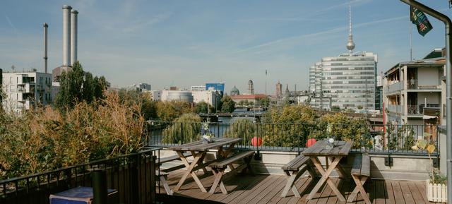 Sommerfest mit Spreeblick und BBQ in Säälchen auf dem Holzmarkt / Berlin 3