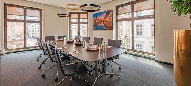 Ihr Meeting im Palais am Pariser Platz bis zu 12 Personen in CONTORA Office Solutions Hamburg Alter Wall / Hamburg 3