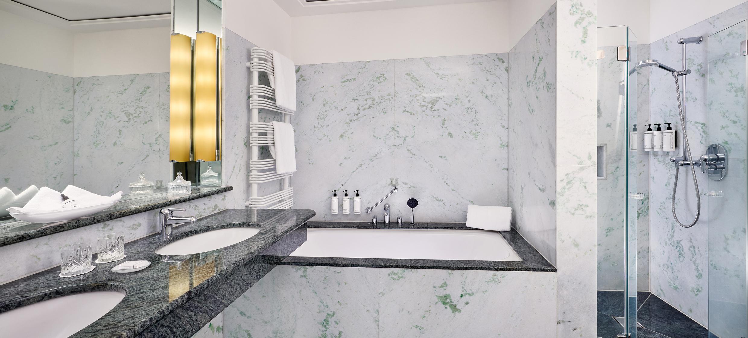 Hotel Louis C. Jacob, Hamburg, Autograph Collection 14