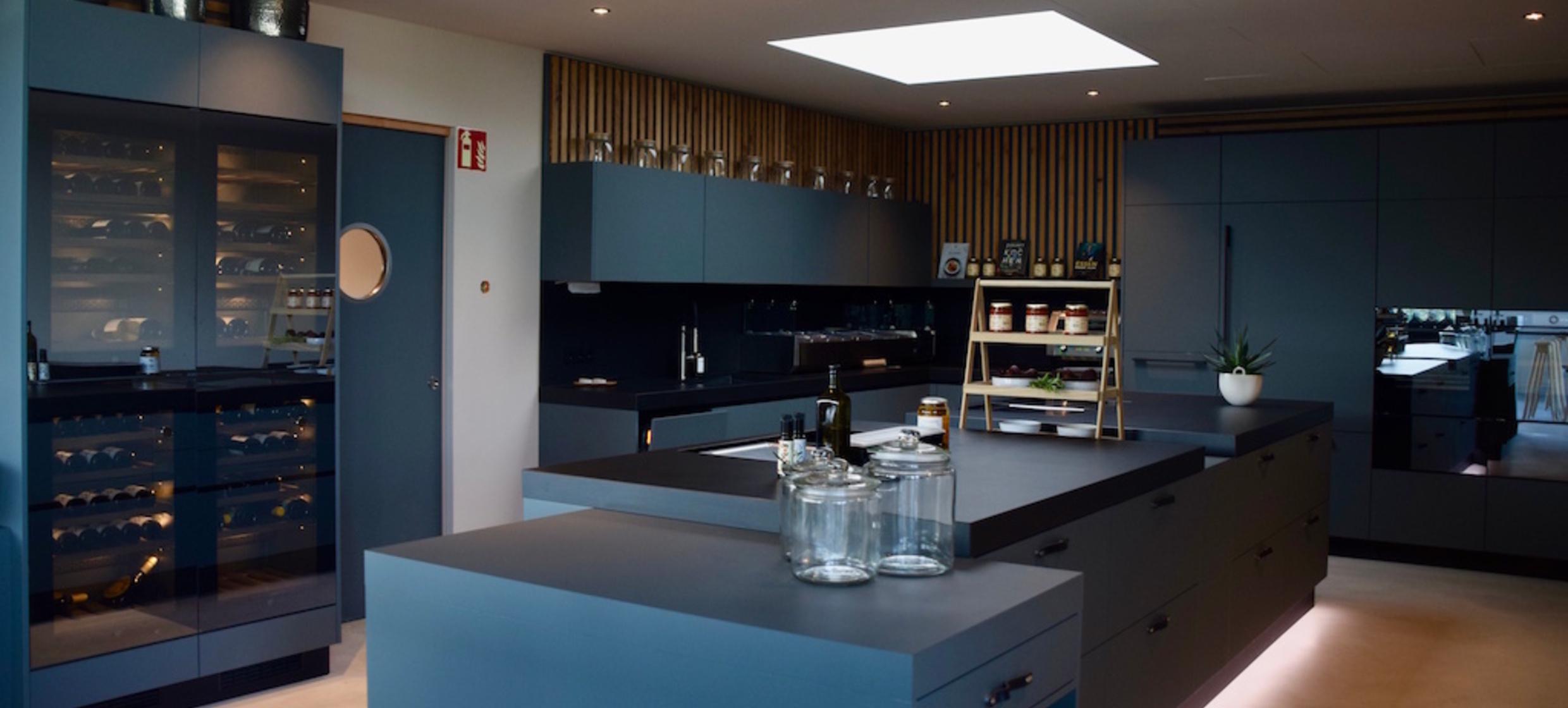 Foto von Für Teams & Friends - Living Kitchen - Professionelle Eventküche mit V-Zug-Gerät