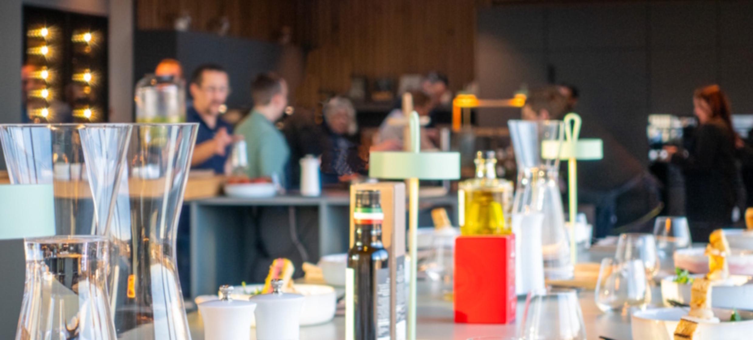 Foto von Für Teams & Friends - Living Kitchen - Professionelle Eventküche mit V-Zug-Gerät