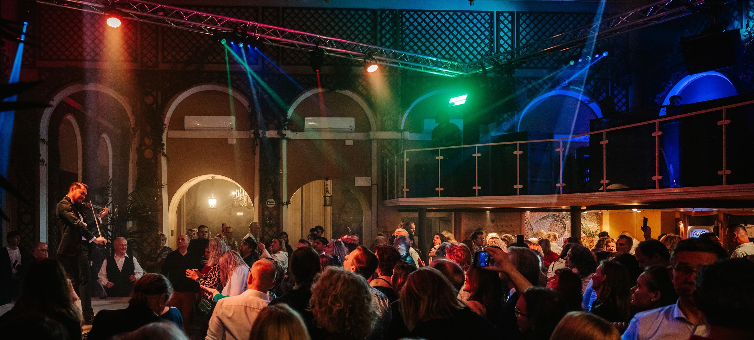 Club Auersperg 7
