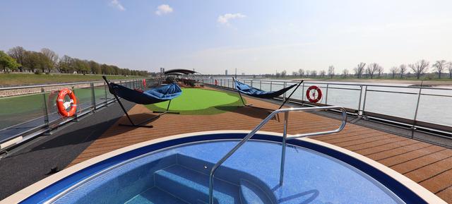 VIVA TIARA in Frankfurt / Umland 9