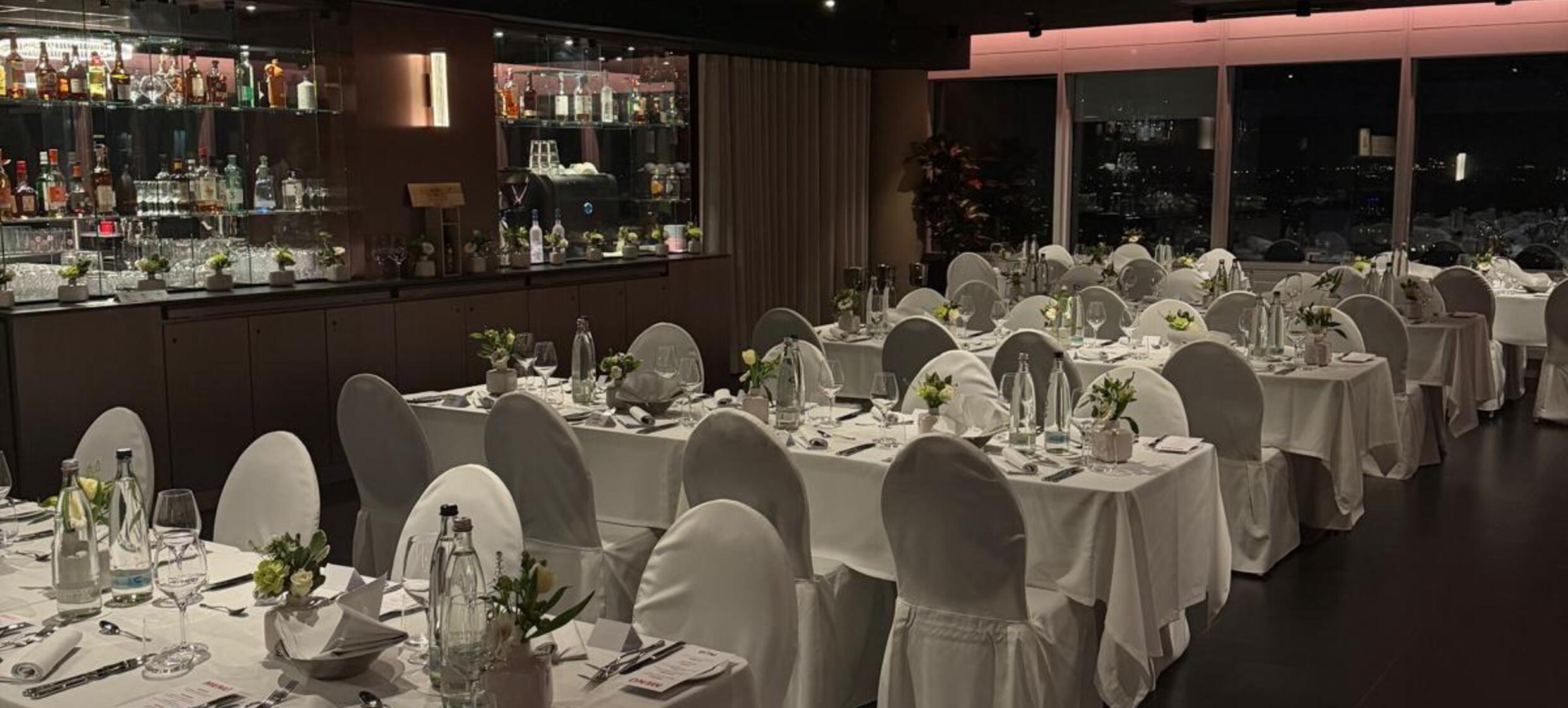 Hochzeit über den Dächern Düsseldorfs