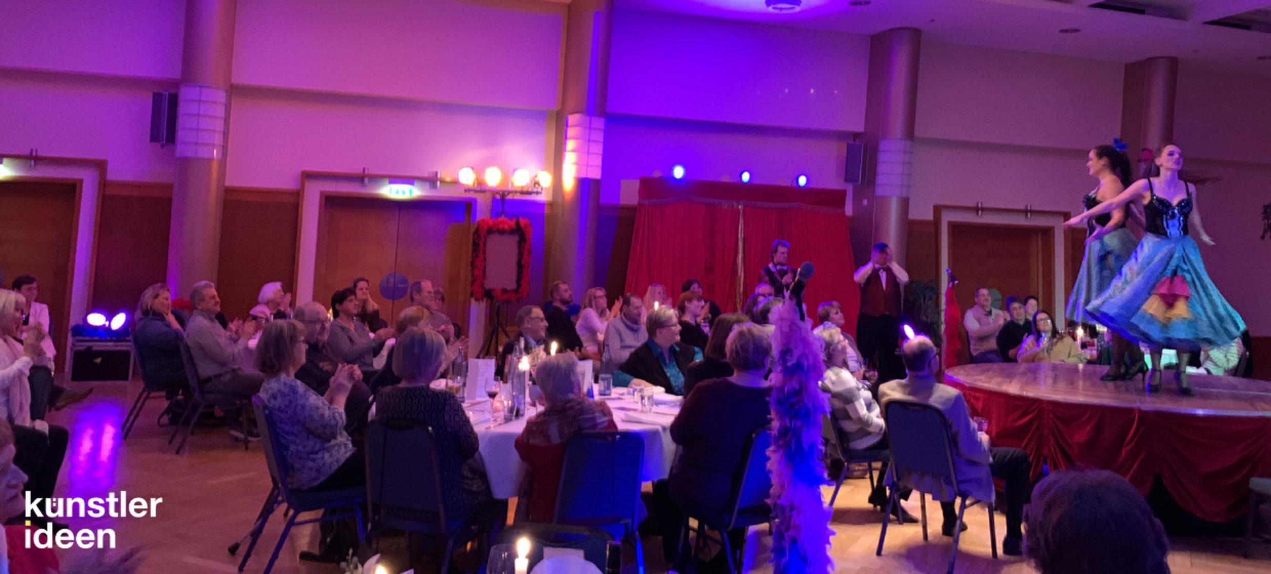 Interaktives Krimidinner voller Spannung & Humor in Agentur André Beck – Künstler & Showkonzepte 1