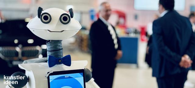 Futuristischer Event-Roboter als Messehighlight in Agentur André Beck – Künstler & Showkonzepte 2