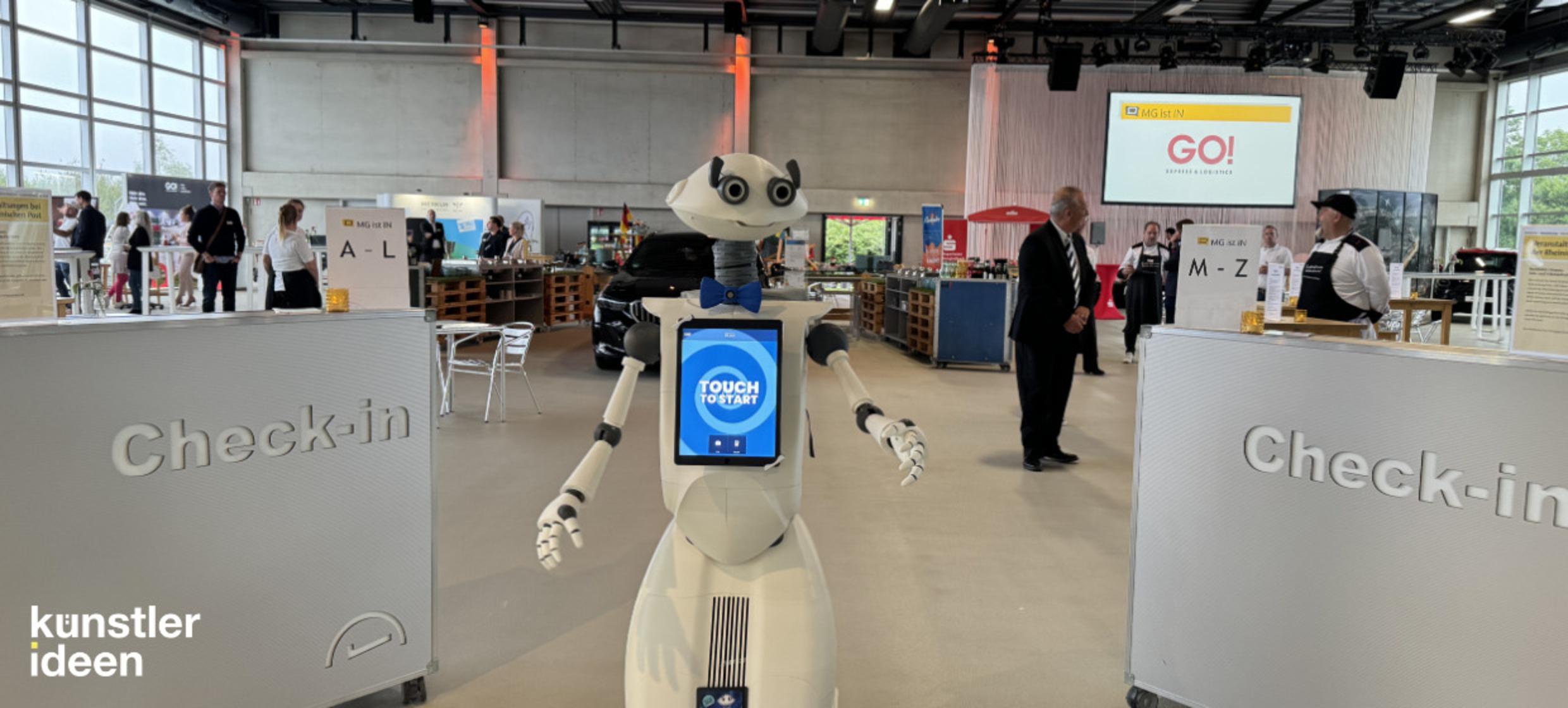 Futuristischer Event-Roboter als Messehighlight in Agentur André Beck – Künstler & Showkonzepte 1