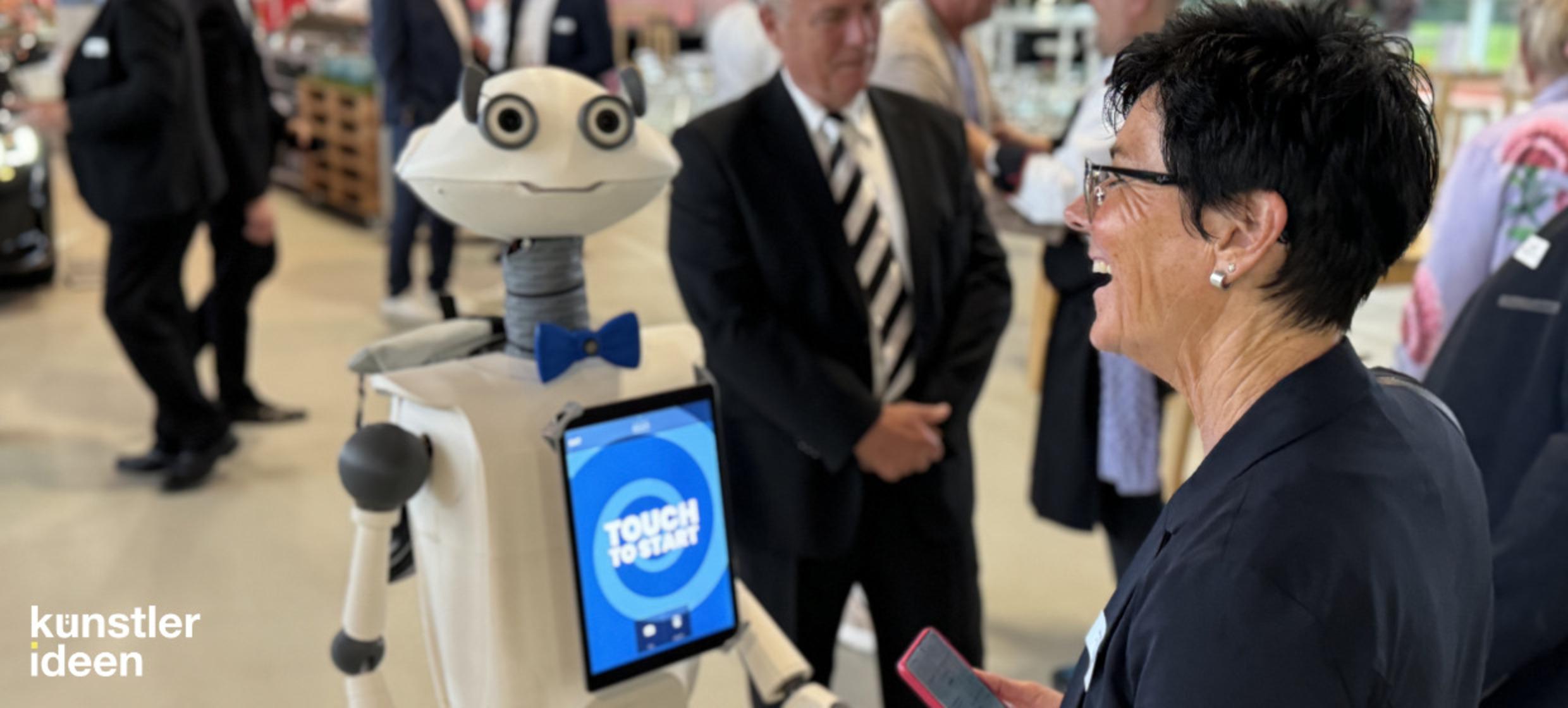 Futuristischer Event-Roboter als Messehighlight 3