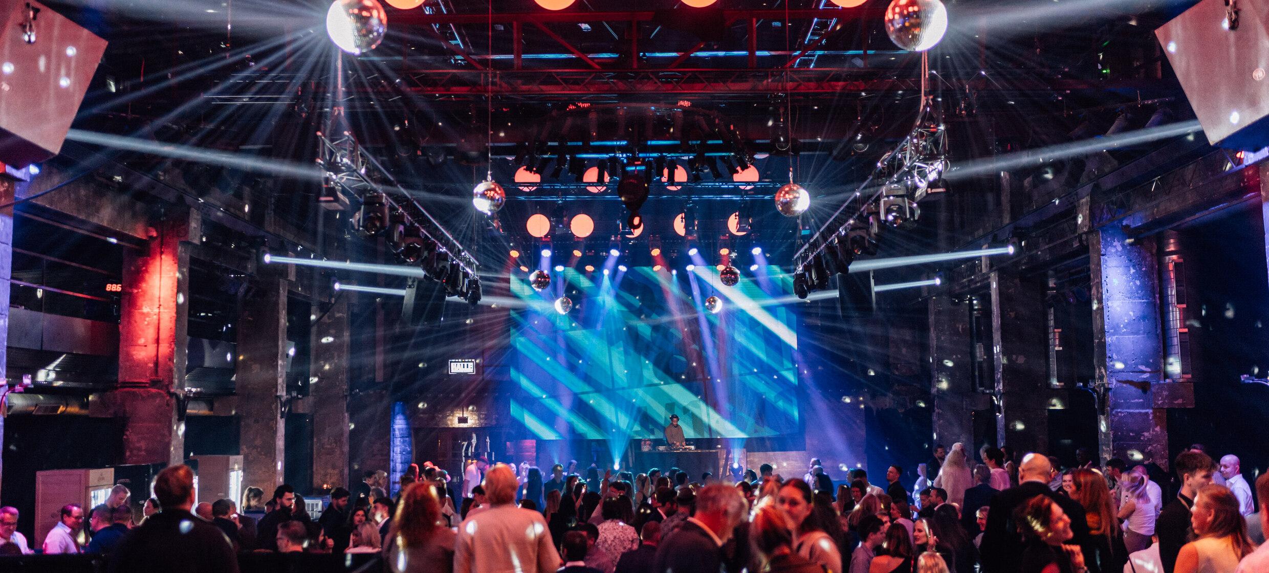 DIE HALLE Tor 2 13