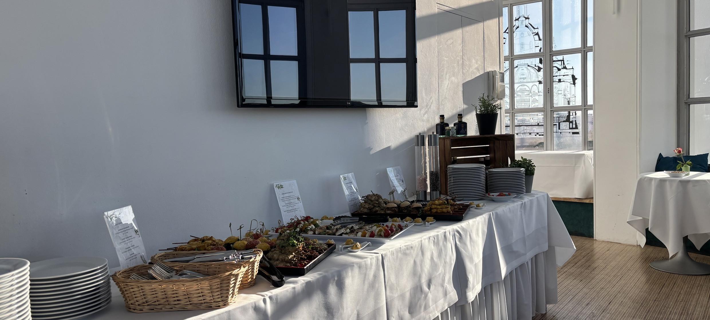 Stehempfang in der Lounge im Frankfurter Turm 2
