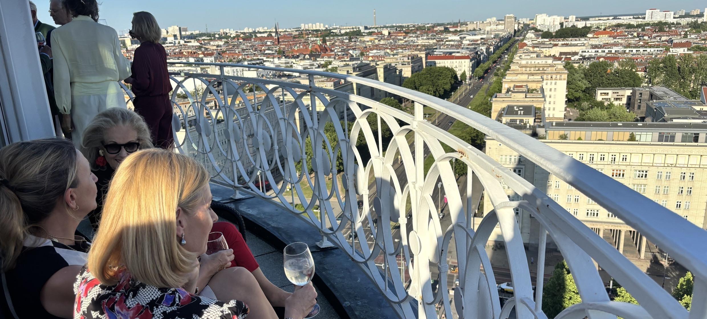 Stehempfang in der Lounge im Frankfurter Turm 3