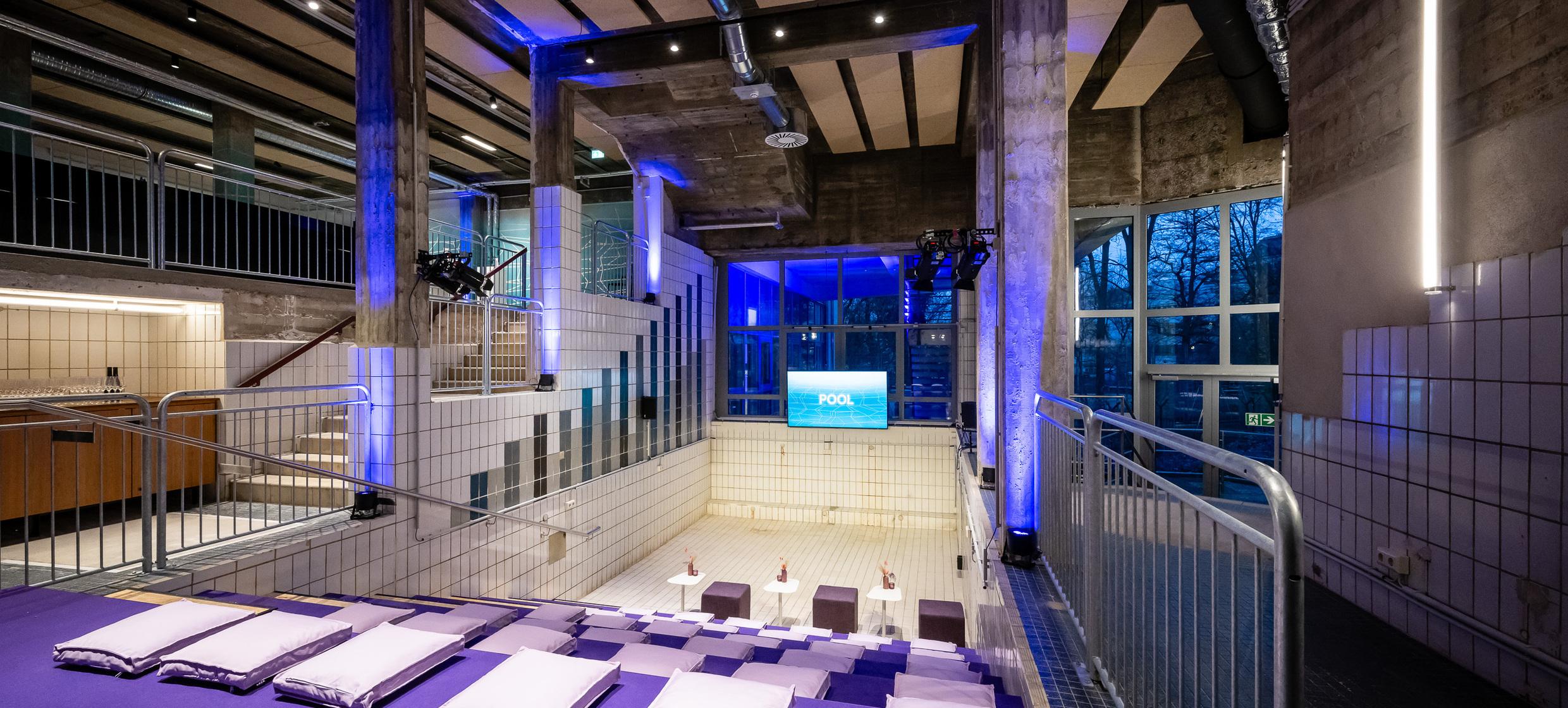 Chapel&Pool 4