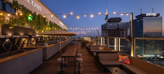 WEEKEND - Sommerfest über den Dächern Berlins in WEEKEND Rooftop Club und Eventlocation / Berlin 8
