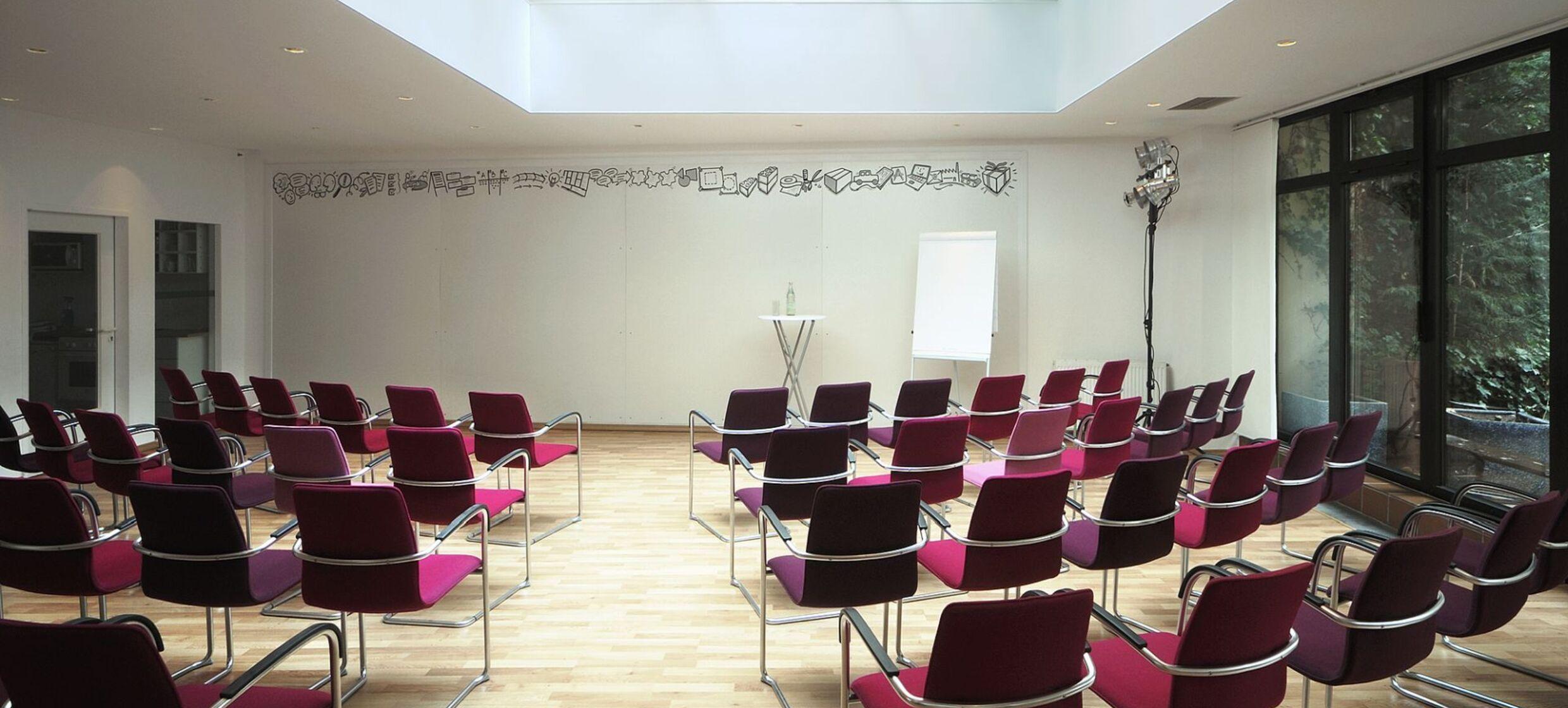 Meeet Mitte Pavillon - Großer Schulungsraum, Konferenzraum und Workshopfläche mit Klasse 3