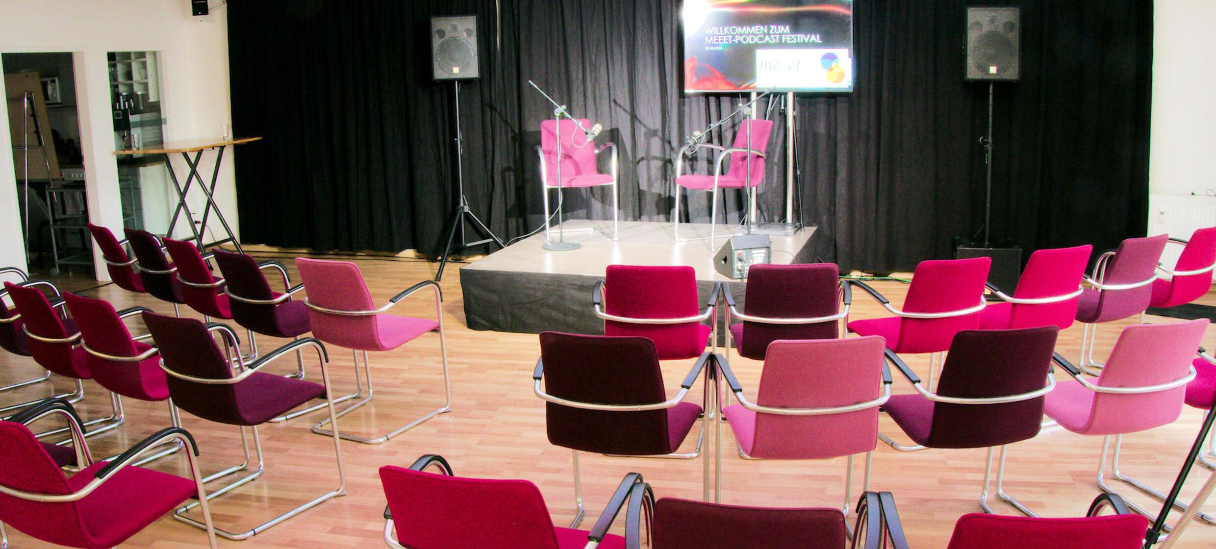 Meeet Mitte Pavillon - Großer Schulungsraum, Konferenzraum und Workshopfläche mit Klasse 4