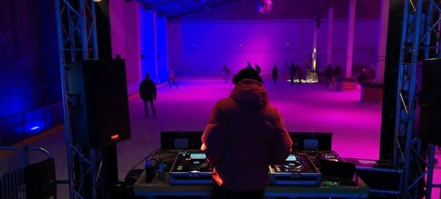 Indoor - Eisbahn in Winterquartier Berlin (im Komplex) / Berlin 2