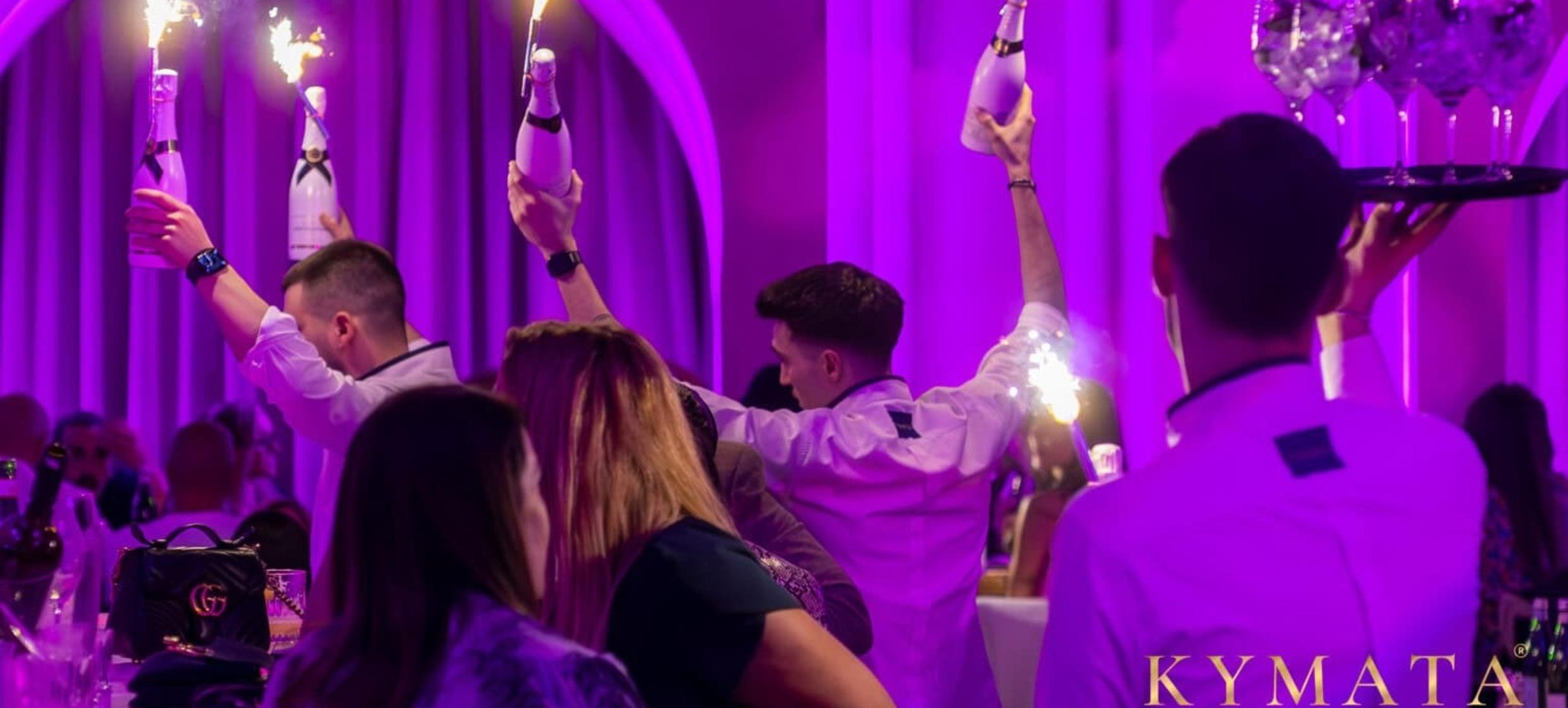Dinner & Party mit Santorini-Flair im Kymata Modern