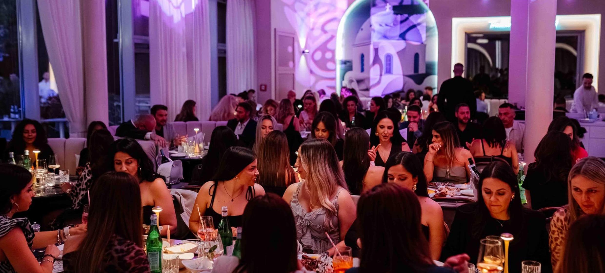 Dinner & Party mit Santorini-Flair im Kymata Modern 3