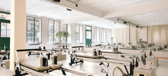 Reformer Pilates Teambuilding in The Frame Hamburg 3