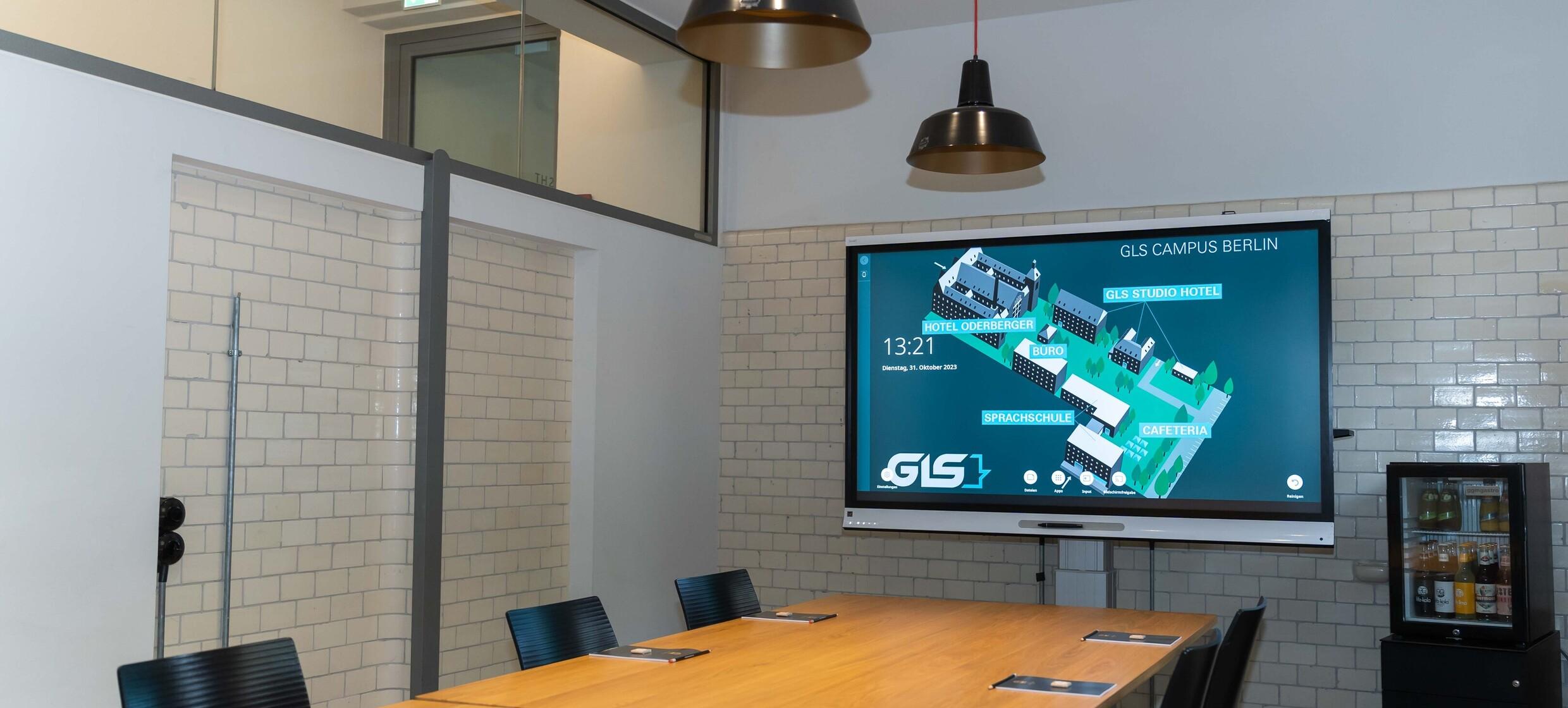 Hotel & Stadtbad Oderberger mit GLS Campus Berlin 7