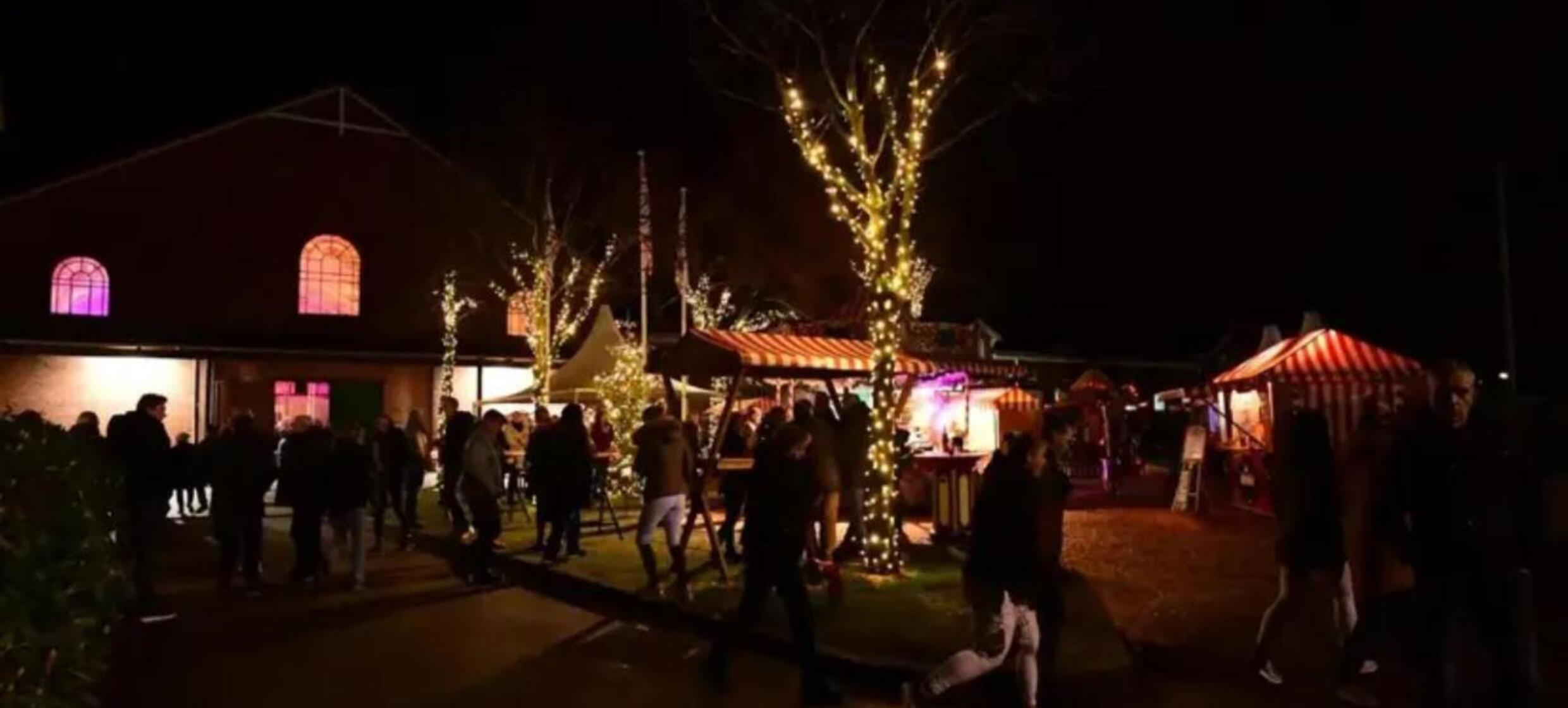 Weihnachtsfeier mit eigenem Weihnachtsmarkt & Hüttendorf an der Historischen Rei