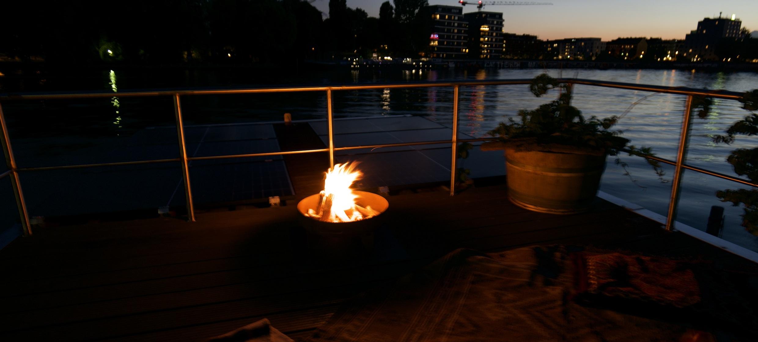 Stilvolle Weihnachtsparty auf dem Wasser in Berlin 3