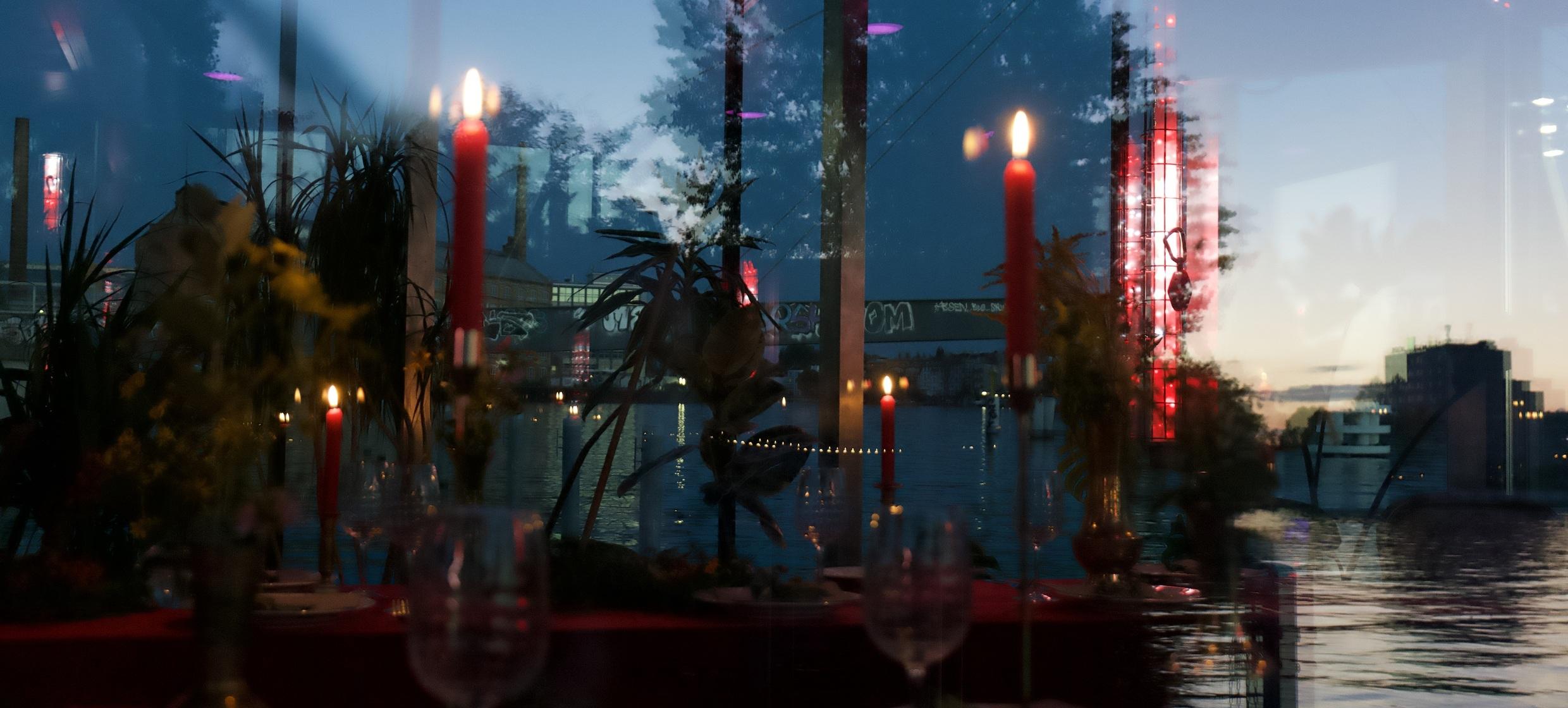 Stilvolle Weihnachtsparty auf dem Wasser in Berlin 4
