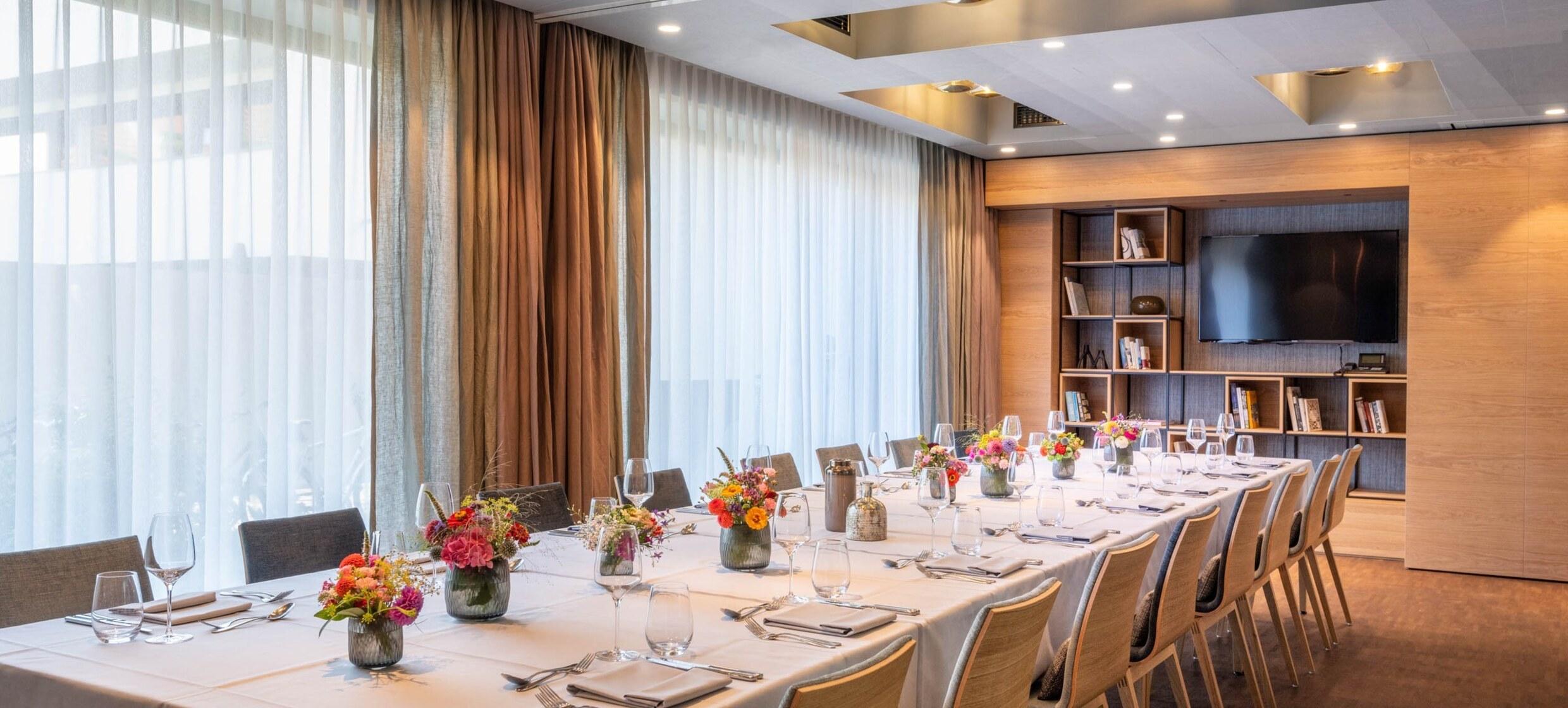 Weihnachtsfeier am gedeckten Tisch - Hotel Maier in Hotel Maier / Friedrichshafen-Fischbach 1